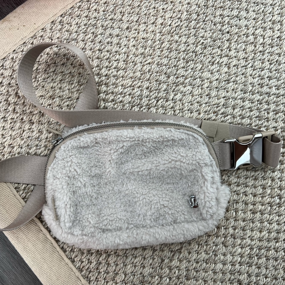 Lululemon Sherpa BeltBag